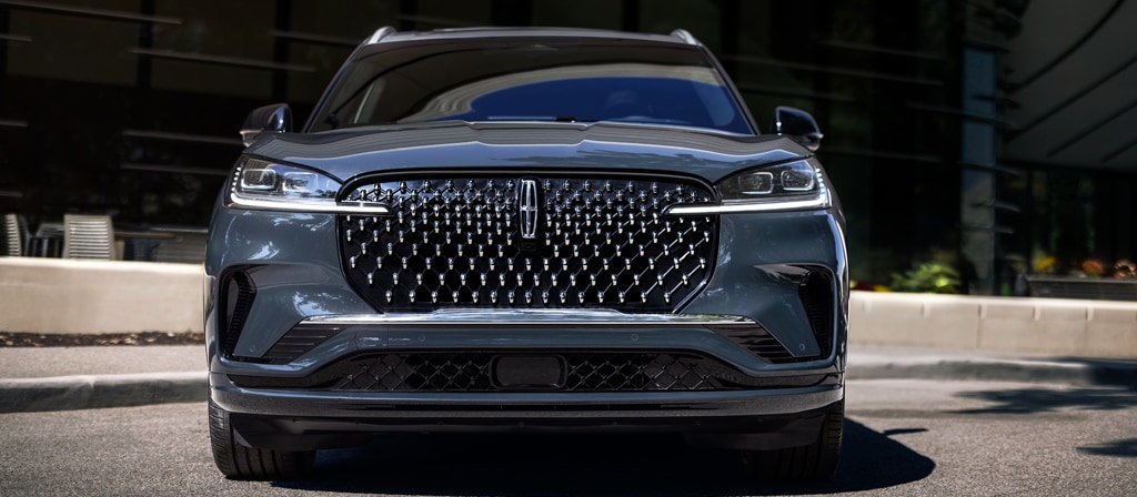La calandre audacieuse d’un Lincoln Aviator® Black Label® 2027