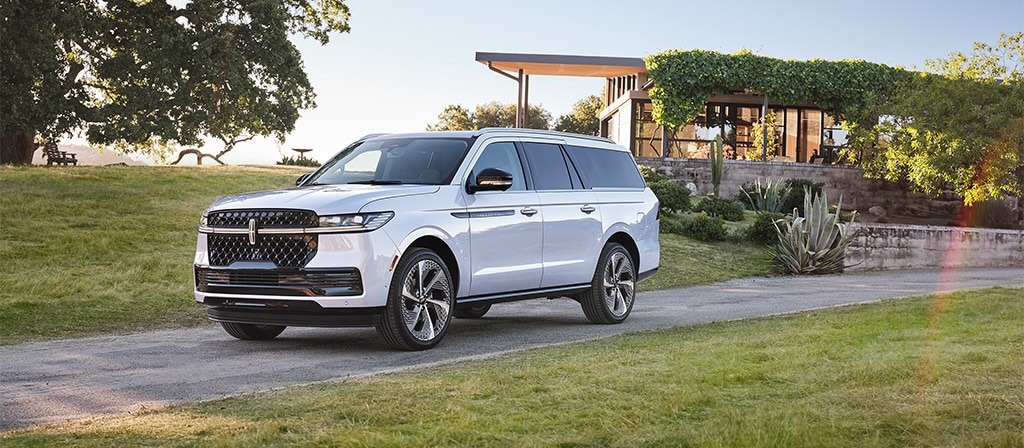 Le VUS Lincoln Black Label Navigator® 2026 avec le thème atmosphérique présente des détails extérieurs uniques de couleur cuivre