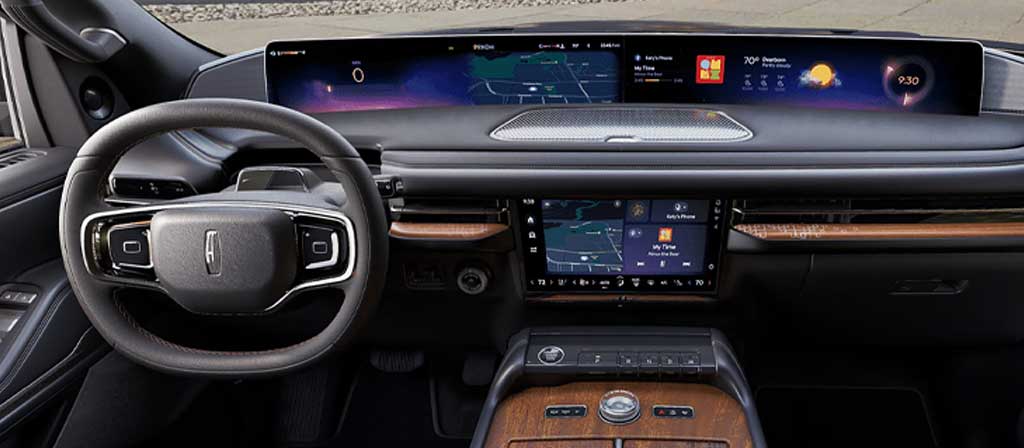 L'habitacle avant d'un modèle Lincoln Navigator® Black Label™ 2027, dans la thématique Invitation