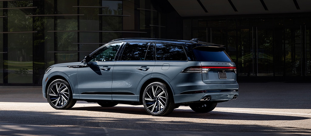 Un VUS Lincoln Black Label Aviator® 2026 est montré avec l’ensemble Édition spéciale en option.