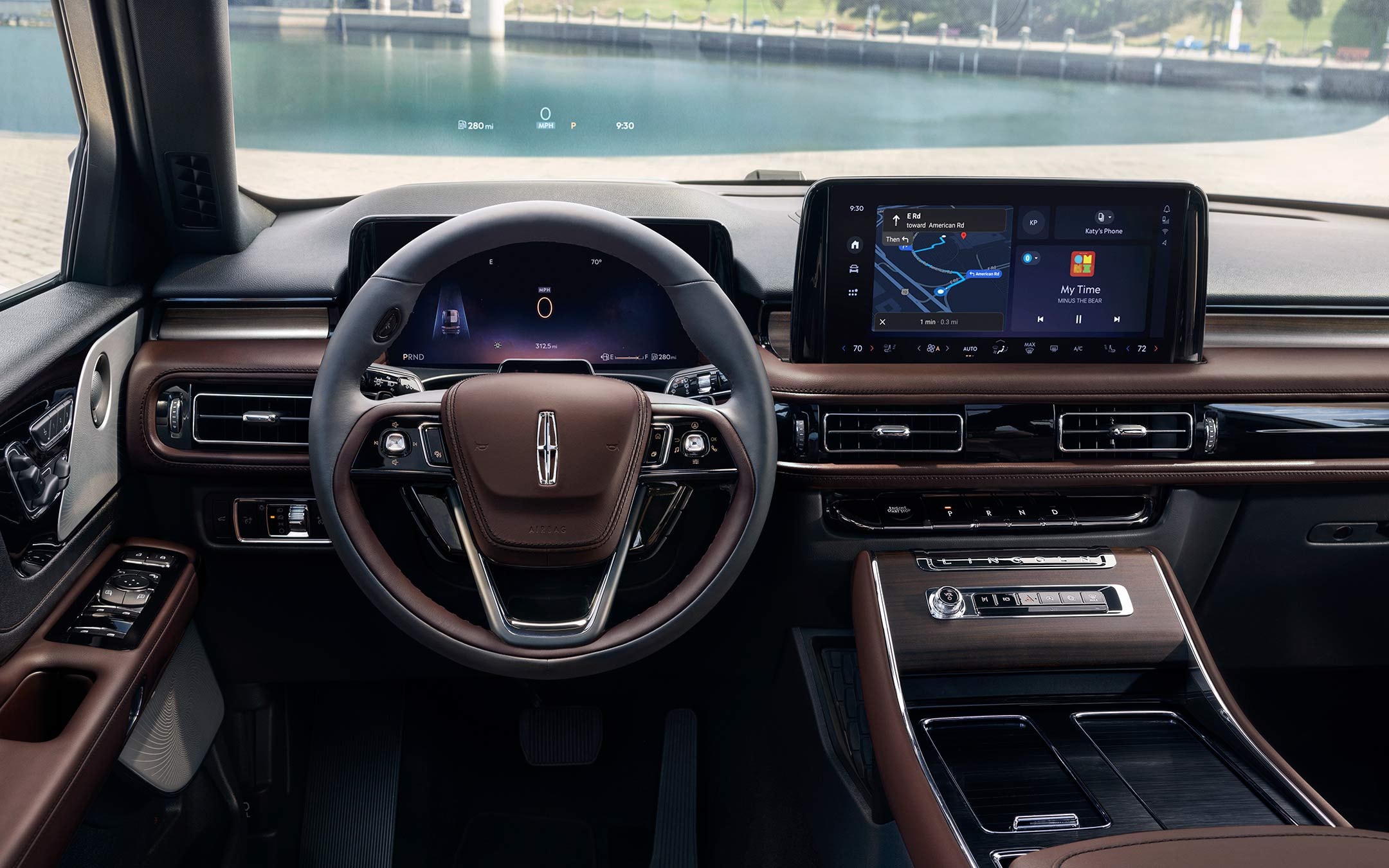 Le tableau de bord du VUS Lincoln Aviator® 2025 montre l’affichage tête haute