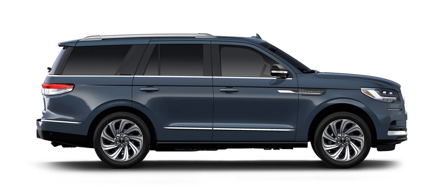 Profil d’un modèle Lincoln Navigator Ultra 2024 en bleu envol
