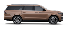 Un Lincoln Black Label Navigator 2025 est présenté dans la couleur extérieure sunrise copper à coût supplémentaire