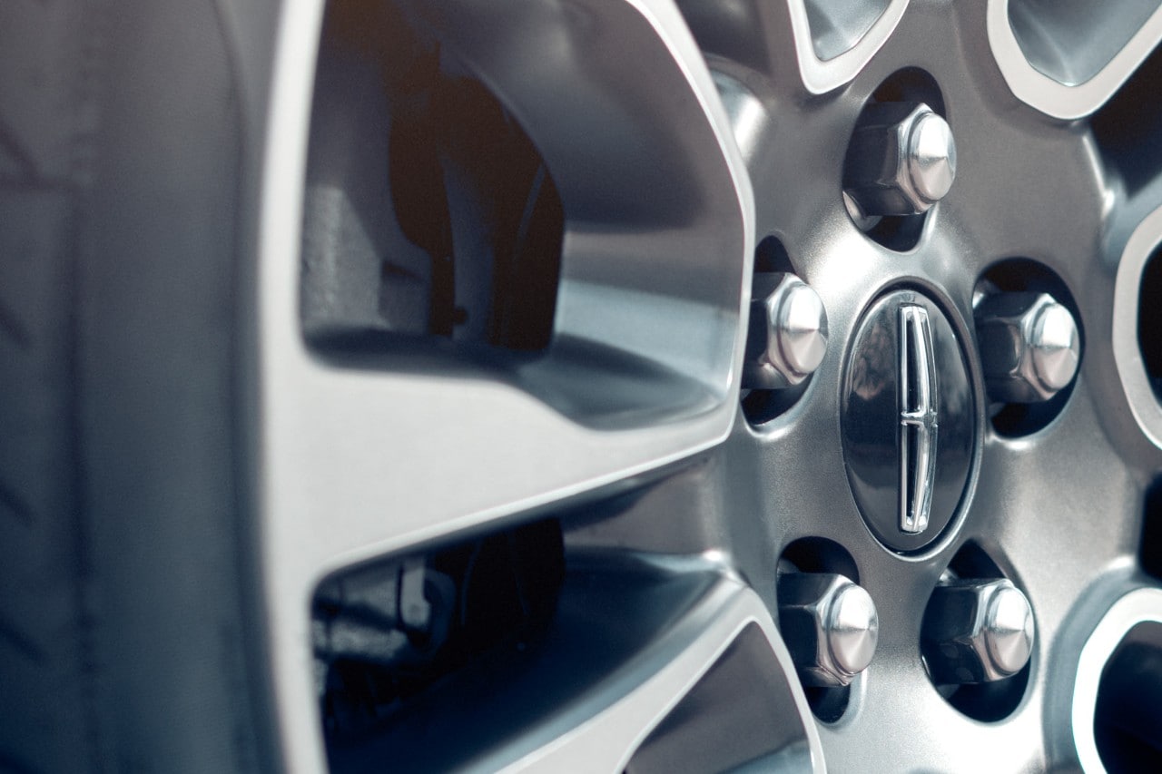 Les freins fournissent une puissance de freinage