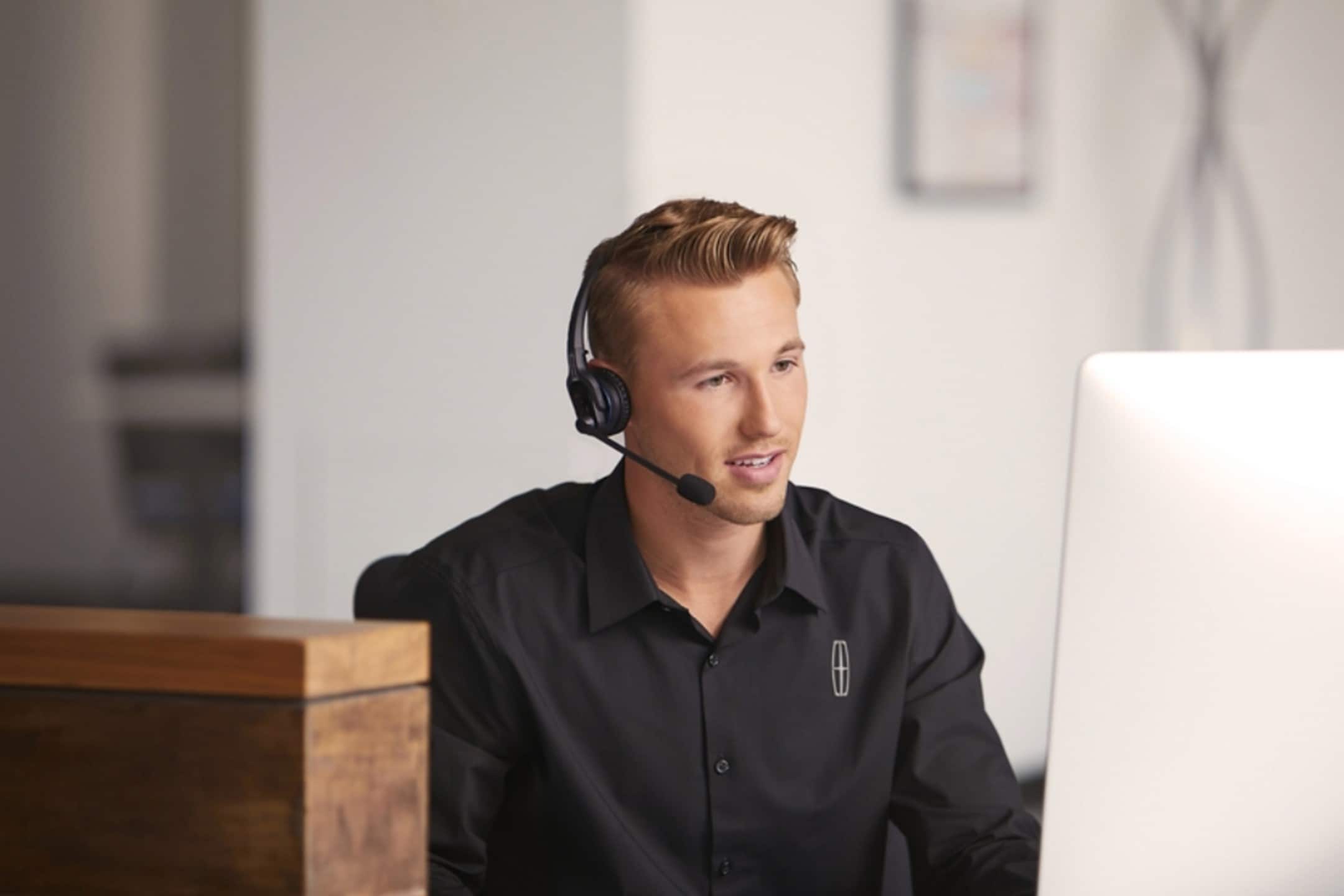 Un représentant du concierge Lincoln travaille