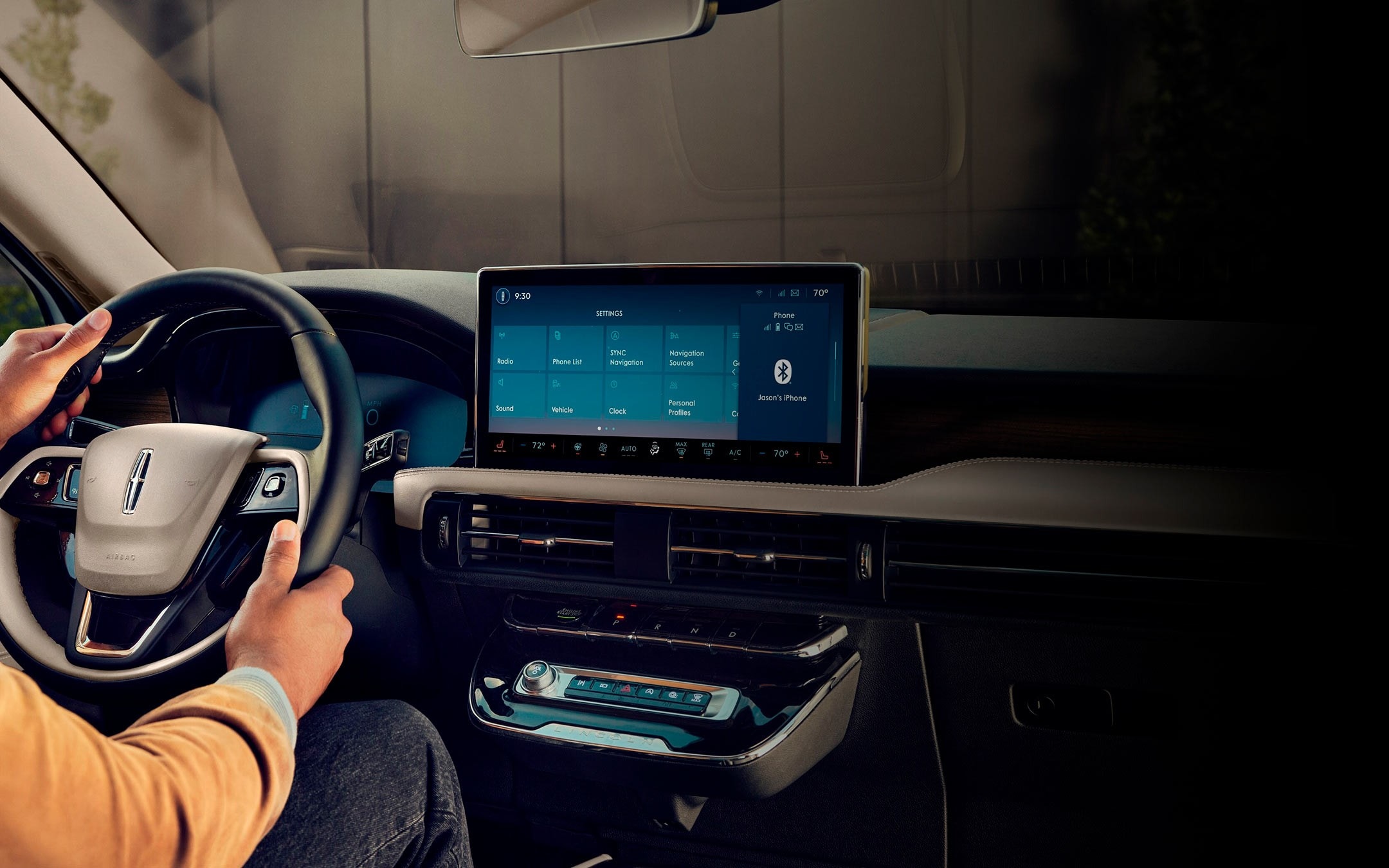 La tuile Alexa intégrée est affichée sur l’écran tactile central d’un Lincoln Corsair 2025