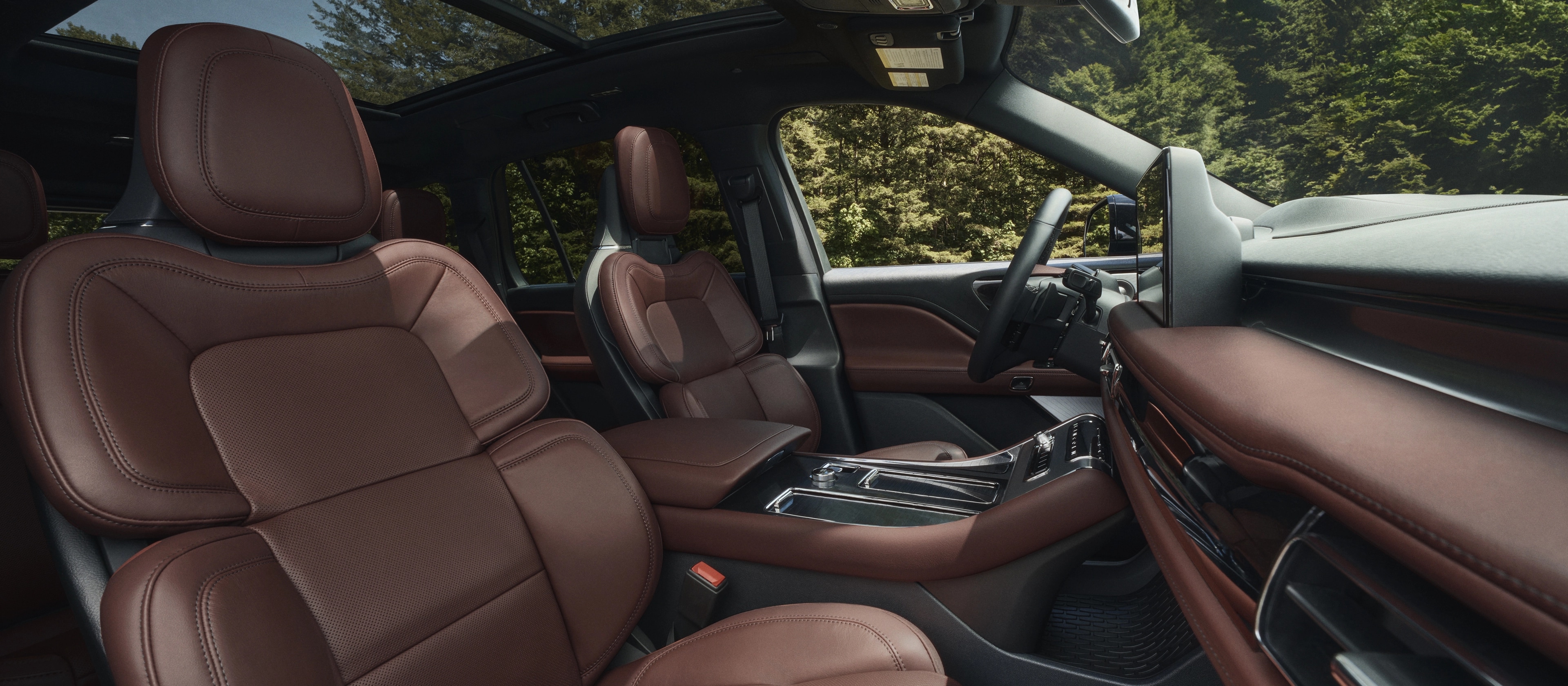 L’intérieur d’un Lincoln Aviator 2026 avec sièges avant Position parfaite en option