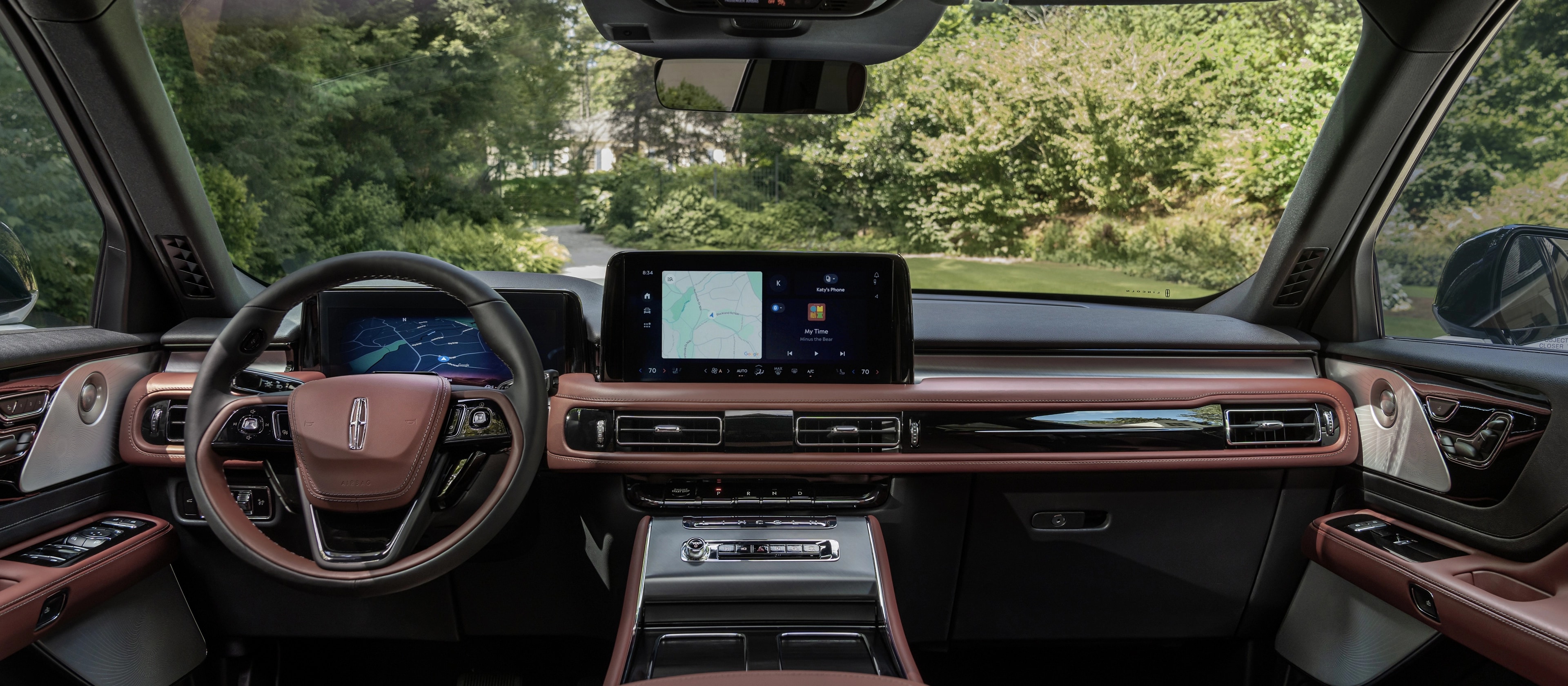 L’intérieur d’un Lincoln Aviator 2026 avec le toit panoramique Vista