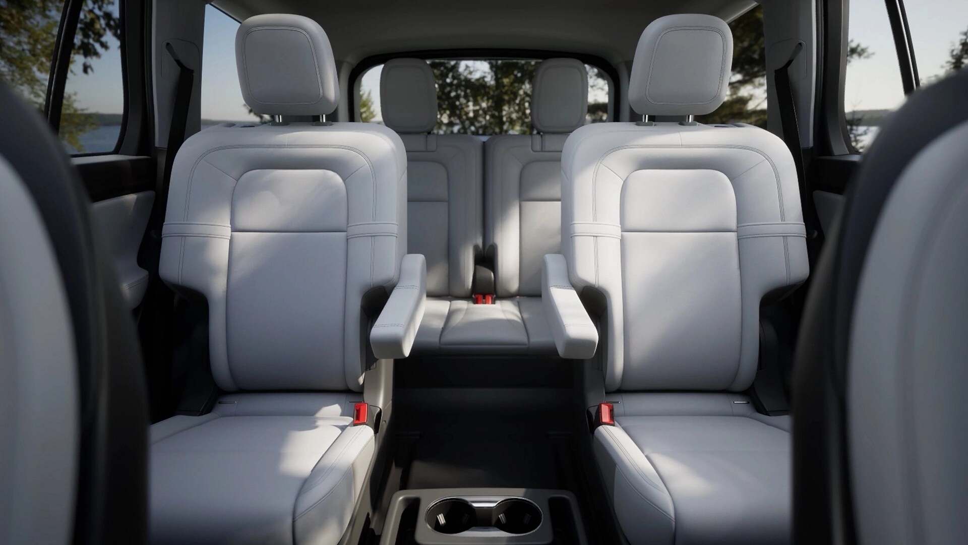 La deuxième rangée d’un VUS Lincoln Aviator® 2026 dans la configuration avec sièges de type capitaine