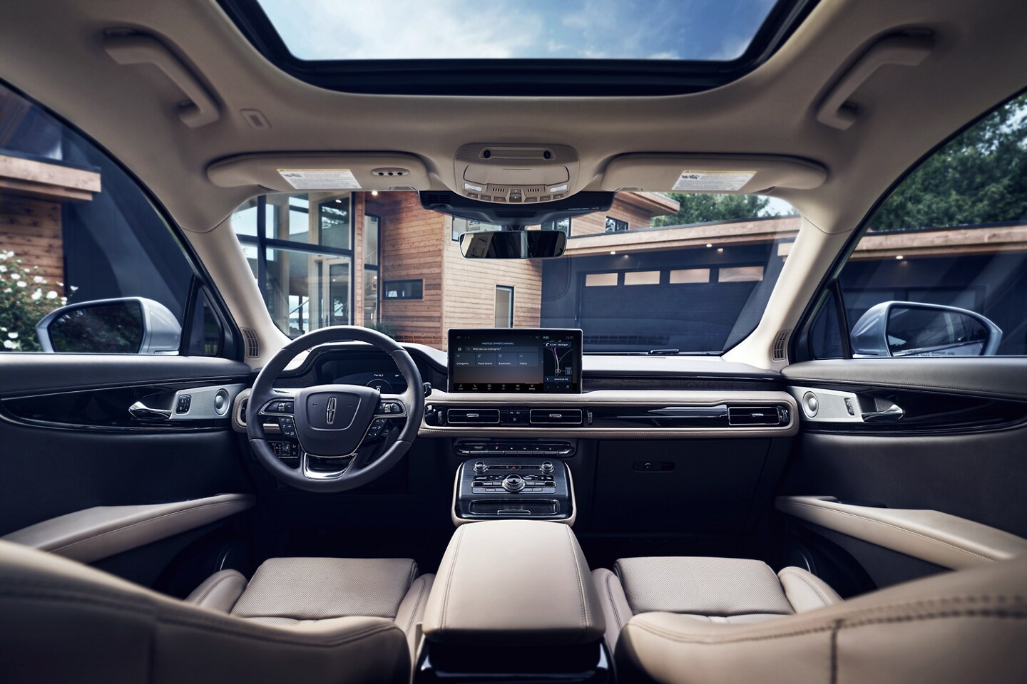 L'intérieur du Lincoln Nautilus 2021 est présenté avec un écran affichant le système SYNC quatre