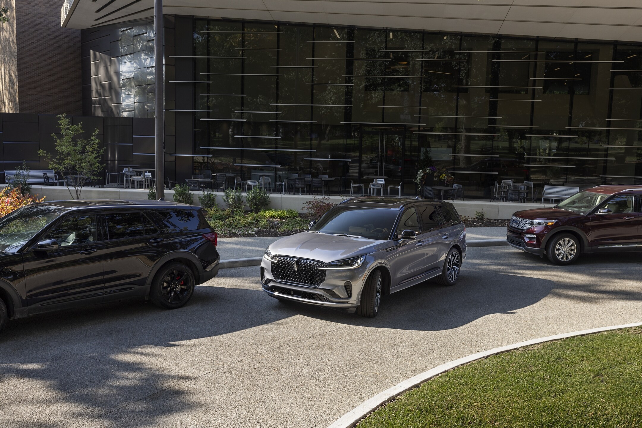 Présentation du nouveau VUS intermédiaire de luxe à trois rangées Lincoln Aviator 2025
