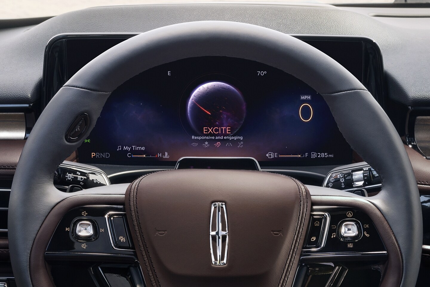 L’affichage de la console centrale d’un Lincoln Aviator 2025 montre des renseignements de navigation