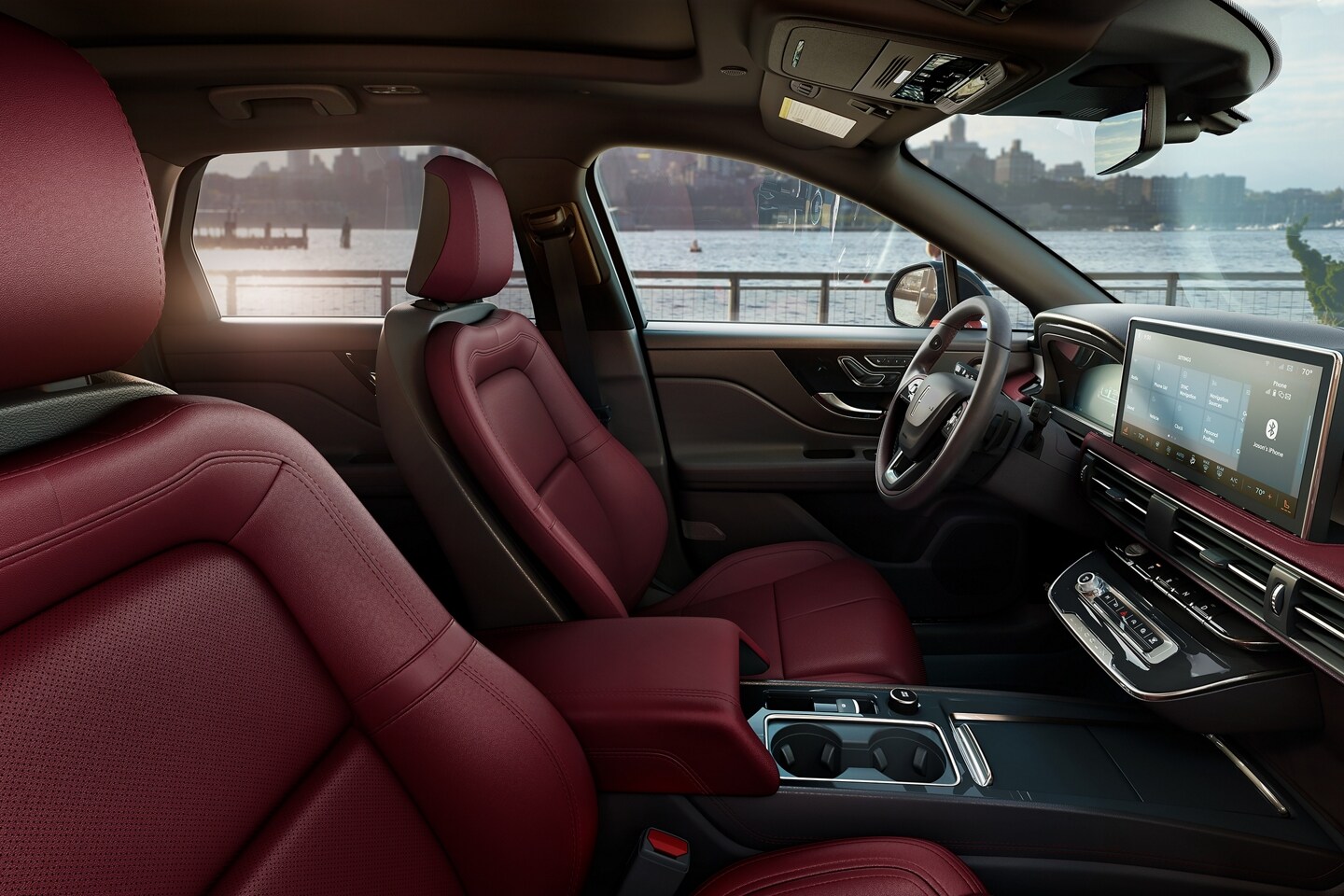 Les sièges avant Position parfaite en option sont illustrés à l’intérieur d’un Lincoln Corsair 2025