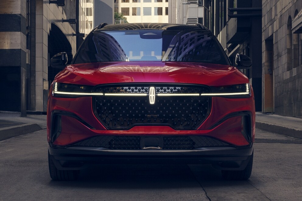 Situé au centre de la calandre, le logo Lincoln Star brille de mille feux