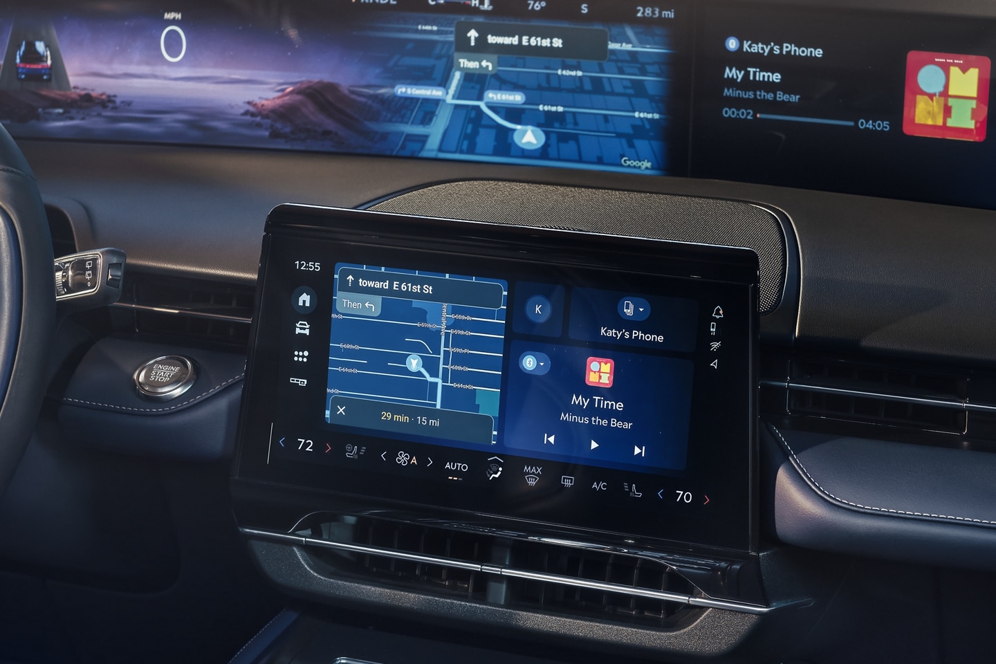 Les indications routières en temps réel sont affichées sur l’écran panoramique