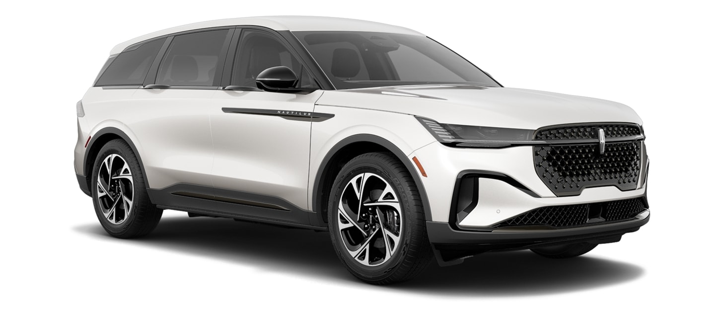 Un VUS Lincoln Nautilus® Première 2025 est présenté dans la couleur extérieure blanc platine avec l’ensemble décor Jet en option.