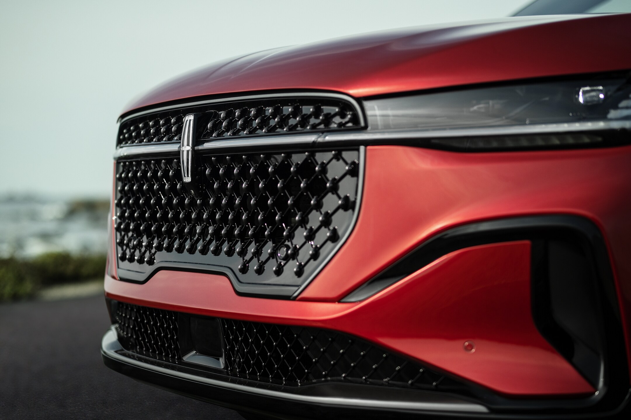 La calandre d’un Lincoln Nautilus 2026 avec l’ensemble décor Jet en option