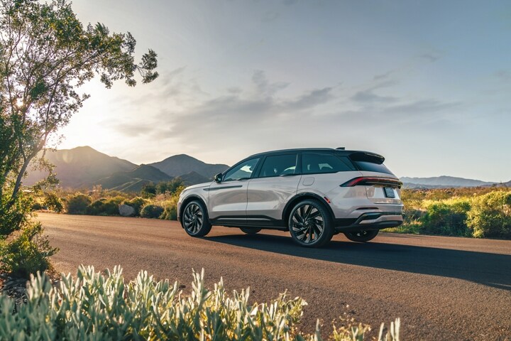 Éléments extérieurs de la couleur assortie à la carrosserie de l’ensemble décor Jet en option