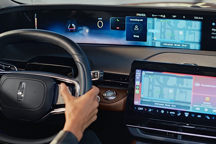 Le volant d’un VUS Lincoln Nautilus 2026