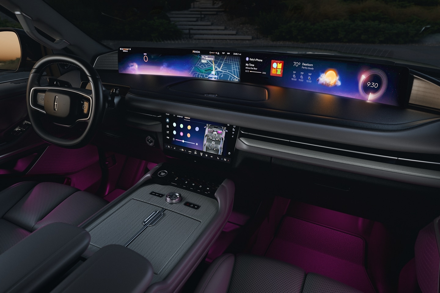 L’intérieur d’un Lincoln Navigator 2025 est rempli d’éclairage ambiant violet