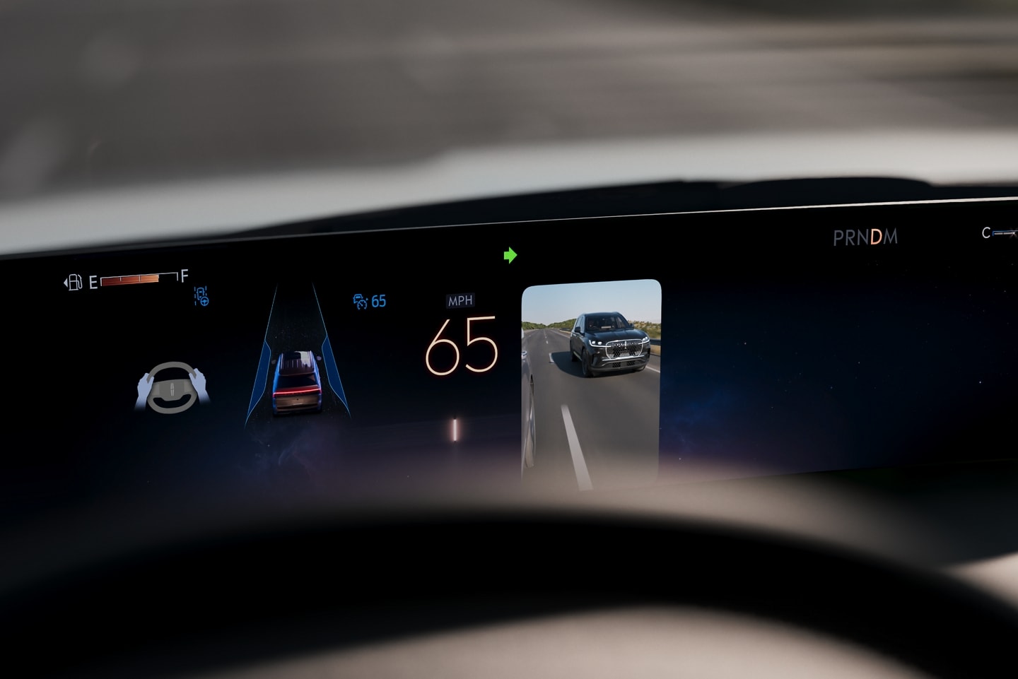 Un tableau de bord du VUS Lincoln Navigator 2025 affichant la fonction d’affichage des clignotants