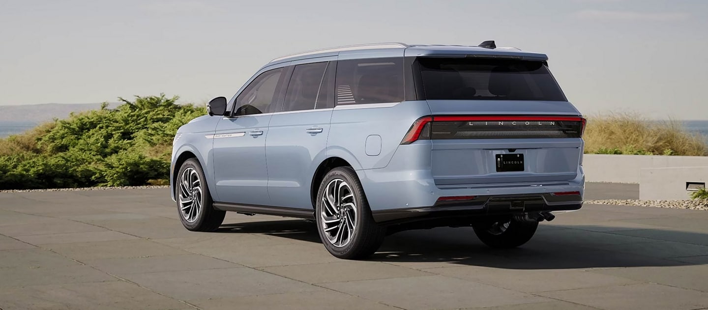 Un Lincoln Navigator 2025 stationné